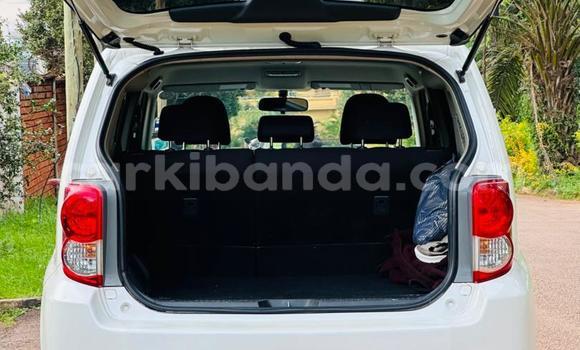 Nunua Ilio tumika Toyota Allex Nyeupe Gari ndani ya Kampala nchini Uganda Nunua Ilio tumika Toyota Allex Nyeupe Gari ndani ya Kampala nchini Uganda