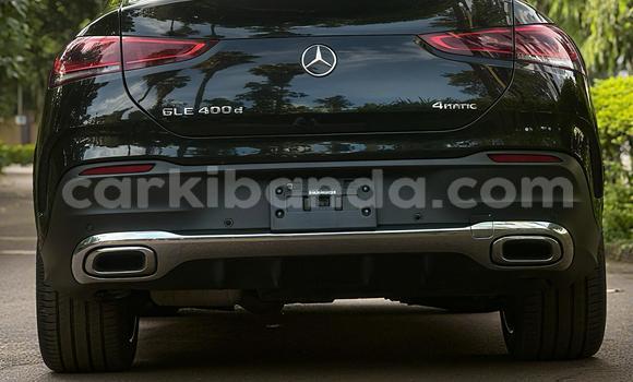Nunua Mpya Mercedes-Benz C-Classe Nyeusi Gari ndani ya Kalangala nchini Kati Nunua Mpya Mercedes-Benz C-Classe Nyeusi Gari ndani ya Kalangala nchini Kati