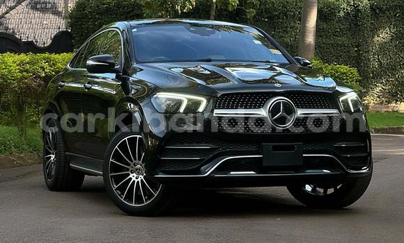 Nunua Mpya Mercedes-Benz C-Classe Nyeusi Gari ndani ya Kalangala nchini Kati Nunua Mpya Mercedes-Benz C-Classe Nyeusi Gari ndani ya Kalangala nchini Kati