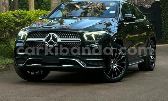 Nunua Mpya Mercedes-Benz C-Classe Nyeusi Gari ndani ya Kalangala nchini Kati Nunua Mpya Mercedes-Benz C-Classe Nyeusi Gari ndani ya Kalangala nchini Kati