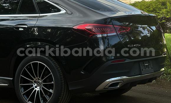 Nunua Mpya Mercedes-Benz C-Classe Nyeusi Gari ndani ya Kalangala nchini Kati Nunua Mpya Mercedes-Benz C-Classe Nyeusi Gari ndani ya Kalangala nchini Kati