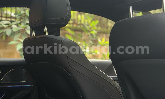 Nunua Mpya Mercedes-Benz C-Classe Nyeusi Gari ndani ya Kalangala nchini Kati Nunua Mpya Mercedes-Benz C-Classe Nyeusi Gari ndani ya Kalangala nchini Kati