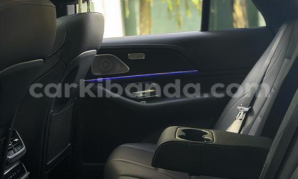 Nunua Mpya Mercedes-Benz C-Classe Nyeusi Gari ndani ya Kalangala nchini Kati Nunua Mpya Mercedes-Benz C-Classe Nyeusi Gari ndani ya Kalangala nchini Kati