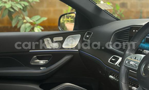 Nunua Mpya Mercedes-Benz C-Classe Nyeusi Gari ndani ya Kalangala nchini Kati Nunua Mpya Mercedes-Benz C-Classe Nyeusi Gari ndani ya Kalangala nchini Kati
