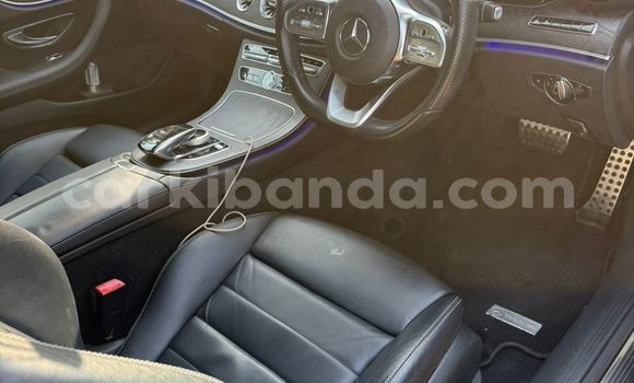Nunua Mpya Mercedes‒Benz E–Class Nyeupe Gari ndani ya Kampala nchini Uganda Nunua Mpya Mercedes‒Benz E–Class Nyeupe Gari ndani ya Kampala nchini Uganda