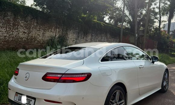 Nunua Mpya Mercedes‒Benz E–Class Nyeupe Gari ndani ya Kampala nchini Uganda Nunua Mpya Mercedes‒Benz E–Class Nyeupe Gari ndani ya Kampala nchini Uganda