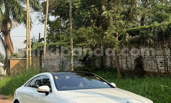 Nunua Mpya Mercedes‒Benz E–Class Nyeupe Gari ndani ya Kampala nchini Uganda Nunua Mpya Mercedes‒Benz E–Class Nyeupe Gari ndani ya Kampala nchini Uganda