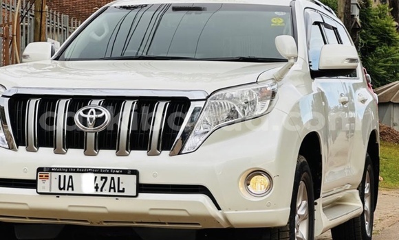 Nunua Ilio tumika Toyota Land Cruiser Prado Nyeupe Gari ndani ya Kampala nchini Uganda Nunua Ilio tumika Toyota Land Cruiser Prado Nyeupe Gari ndani ya Kampala nchini Uganda