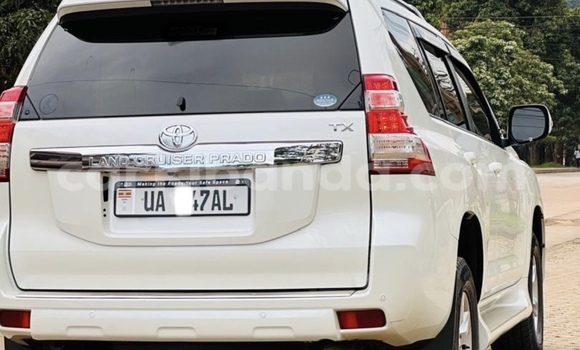 Nunua Ilio tumika Toyota Land Cruiser Prado Nyeupe Gari ndani ya Kampala nchini Uganda Nunua Ilio tumika Toyota Land Cruiser Prado Nyeupe Gari ndani ya Kampala nchini Uganda