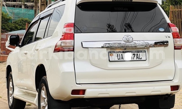 Nunua Ilio tumika Toyota Land Cruiser Prado Nyeupe Gari ndani ya Kampala nchini Uganda Nunua Ilio tumika Toyota Land Cruiser Prado Nyeupe Gari ndani ya Kampala nchini Uganda