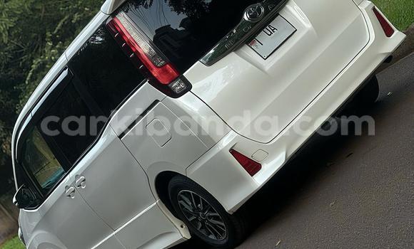 Buy New Toyota Noah White Car in Kampala in Uganda Buy New Toyota Noah White Car in Kampala in Uganda