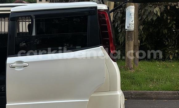 Buy New Toyota Noah White Car in Kampala in Uganda Buy New Toyota Noah White Car in Kampala in Uganda
