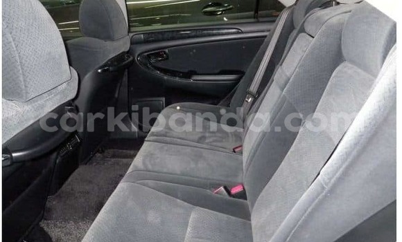 Gura Yakoze Toyota Crown Black Imodoka i Kampala mu Uganda Gura Yakoze Toyota Crown Black Imodoka i Kampala mu Uganda