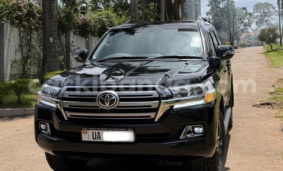 Nunua Mpya Toyota Land Cruiser Nyeusi Gari ndani ya Kampala nchini Uganda Nunua Mpya Toyota Land Cruiser Nyeusi Gari ndani ya Kampala nchini Uganda