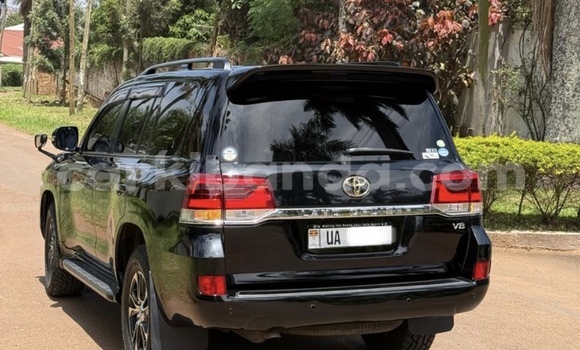 Nunua Mpya Toyota Land Cruiser Nyeusi Gari ndani ya Kampala nchini Uganda Nunua Mpya Toyota Land Cruiser Nyeusi Gari ndani ya Kampala nchini Uganda