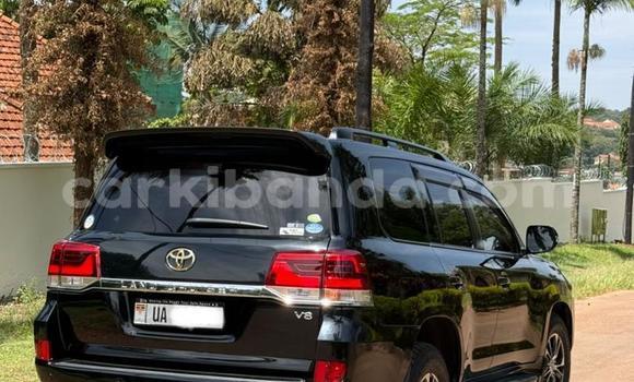 Nunua Mpya Toyota Land Cruiser Nyeusi Gari ndani ya Kampala nchini Uganda Nunua Mpya Toyota Land Cruiser Nyeusi Gari ndani ya Kampala nchini Uganda