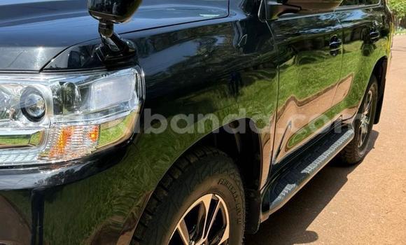 Nunua Mpya Toyota Land Cruiser Nyeusi Gari ndani ya Kampala nchini Uganda Nunua Mpya Toyota Land Cruiser Nyeusi Gari ndani ya Kampala nchini Uganda