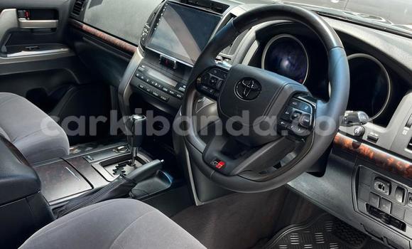 Nunua Mpya Toyota Land Cruiser Nyeusi Gari ndani ya Kampala nchini Uganda Nunua Mpya Toyota Land Cruiser Nyeusi Gari ndani ya Kampala nchini Uganda