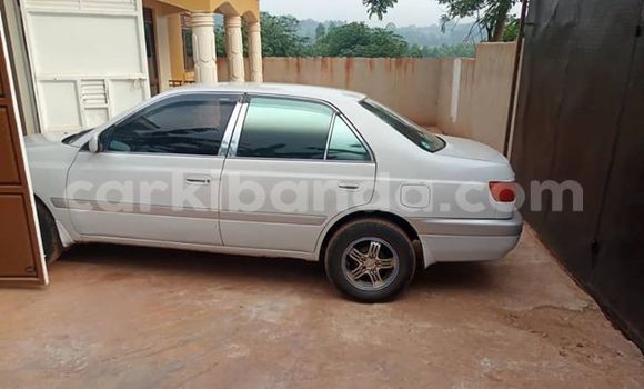 Gura Yakoze Toyota Premio White Imodoka i Kampala mu Uganda Gura Yakoze Toyota Premio White Imodoka i Kampala mu Uganda