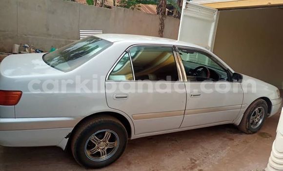 Gura Yakoze Toyota Premio White Imodoka i Kampala mu Uganda Gura Yakoze Toyota Premio White Imodoka i Kampala mu Uganda