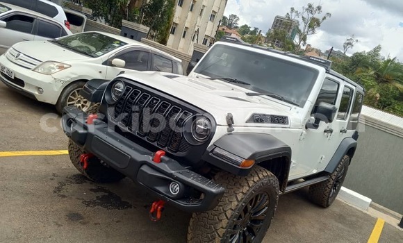 Nunua Mpya Jeep Wrangler Nyeupe Gari ndani ya Kampala nchini Uganda Nunua Mpya Jeep Wrangler Nyeupe Gari ndani ya Kampala nchini Uganda