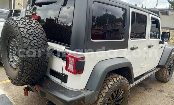 Nunua Mpya Jeep Wrangler Nyeupe Gari ndani ya Kampala nchini Uganda Nunua Mpya Jeep Wrangler Nyeupe Gari ndani ya Kampala nchini Uganda