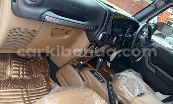 Nunua Mpya Jeep Wrangler Nyeupe Gari ndani ya Kampala nchini Uganda Nunua Mpya Jeep Wrangler Nyeupe Gari ndani ya Kampala nchini Uganda