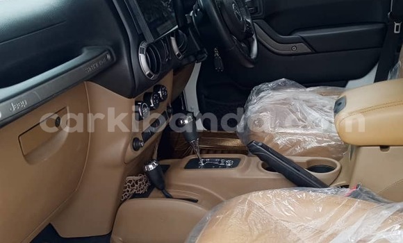 Nunua Mpya Jeep Wrangler Nyeupe Gari ndani ya Kampala nchini Uganda Nunua Mpya Jeep Wrangler Nyeupe Gari ndani ya Kampala nchini Uganda