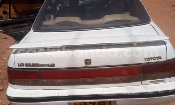 Gura Yakoze Toyota Corona White Imodoka i Kampala mu Uganda Gura Yakoze Toyota Corona White Imodoka i Kampala mu Uganda