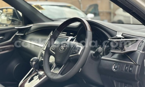 Nunua Mpya Toyota Harrier Nyeupe Gari ndani ya Kampala nchini Uganda Nunua Mpya Toyota Harrier Nyeupe Gari ndani ya Kampala nchini Uganda