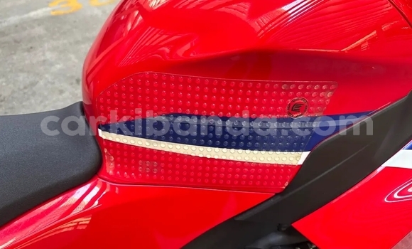 Gura Yakoze Honda CBR Red Bike i Kampala mu Uganda Gura Yakoze Honda CBR Red Bike i Kampala mu Uganda