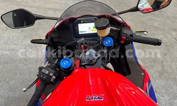 Gura Yakoze Honda CBR Red Bike i Kampala mu Uganda Gura Yakoze Honda CBR Red Bike i Kampala mu Uganda
