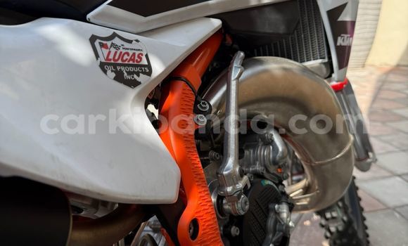Gura Yakoze KTM SX Beige Bike i Kampala mu Uganda Gura Yakoze KTM SX Beige Bike i Kampala mu Uganda