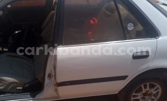 Gura Yakoze Toyota Corona White Imodoka i Kampala mu Uganda Gura Yakoze Toyota Corona White Imodoka i Kampala mu Uganda