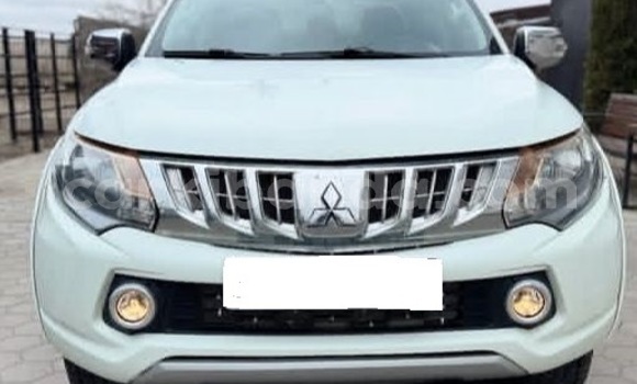Buy Used Mitsubishi L200 White Car in Kampala in Uganda