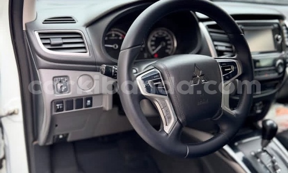 Gura Yakoze Mitsubishi L200 White Imodoka i Kampala mu Uganda Gura Yakoze Mitsubishi L200 White Imodoka i Kampala mu Uganda