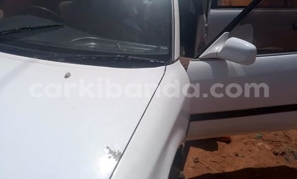 Gura Yakoze Toyota Corona White Imodoka i Kampala mu Uganda Gura Yakoze Toyota Corona White Imodoka i Kampala mu Uganda