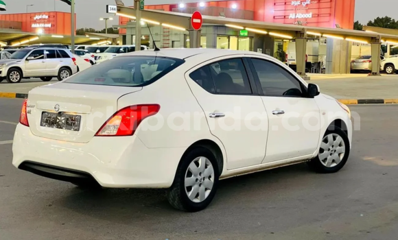Gura Yakoze Nissan Sunny White Imodoka i Bugiri mu Eastern Gura Yakoze Nissan Sunny White Imodoka i Bugiri mu Eastern
