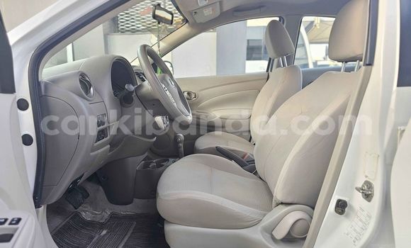 Gura Yakoze Nissan Sunny White Imodoka i Bugiri mu Eastern Gura Yakoze Nissan Sunny White Imodoka i Bugiri mu Eastern