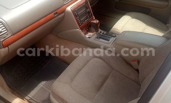 Gura Yakoze Toyota Progress Silver Imodoka i Kampala mu Uganda Gura Yakoze Toyota Progress Silver Imodoka i Kampala mu Uganda