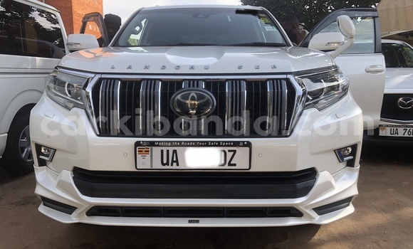 Gura Nshya Toyota Land Cruiser Prado White Imodoka i Kampala mu Uganda Gura Nshya Toyota Land Cruiser Prado White Imodoka i Kampala mu Uganda