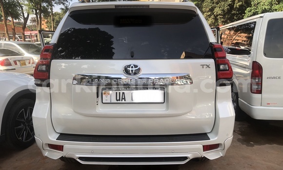 Gura Nshya Toyota Land Cruiser Prado White Imodoka i Kampala mu Uganda Gura Nshya Toyota Land Cruiser Prado White Imodoka i Kampala mu Uganda