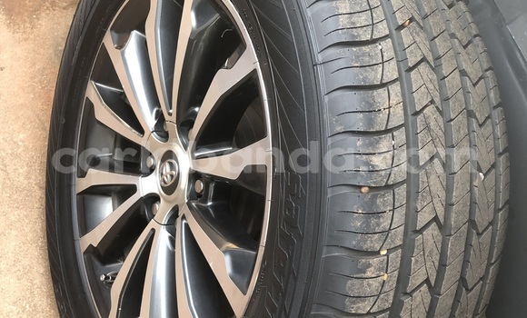 Gura Nshya Toyota Land Cruiser Prado White Imodoka i Kampala mu Uganda Gura Nshya Toyota Land Cruiser Prado White Imodoka i Kampala mu Uganda