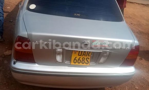 Gura Yakoze Toyota Progress Silver Imodoka i Kampala mu Uganda Gura Yakoze Toyota Progress Silver Imodoka i Kampala mu Uganda