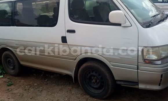 Gura Yakoze Toyota Super Custom White Imodoka i Kampala mu Uganda Gura Yakoze Toyota Super Custom White Imodoka i Kampala mu Uganda