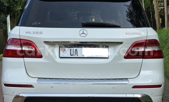 Gura Nshya Mercedes‒Benz M–Class White Imodoka i Kampala mu Uganda Gura Nshya Mercedes‒Benz M–Class White Imodoka i Kampala mu Uganda