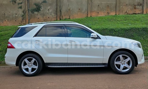 Gura Nshya Mercedes‒Benz M–Class White Imodoka i Kampala mu Uganda Gura Nshya Mercedes‒Benz M–Class White Imodoka i Kampala mu Uganda