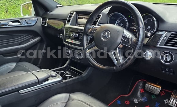Gura Nshya Mercedes‒Benz M–Class White Imodoka i Kampala mu Uganda Gura Nshya Mercedes‒Benz M–Class White Imodoka i Kampala mu Uganda