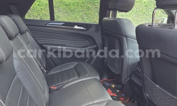 Gura Nshya Mercedes‒Benz M–Class White Imodoka i Kampala mu Uganda Gura Nshya Mercedes‒Benz M–Class White Imodoka i Kampala mu Uganda
