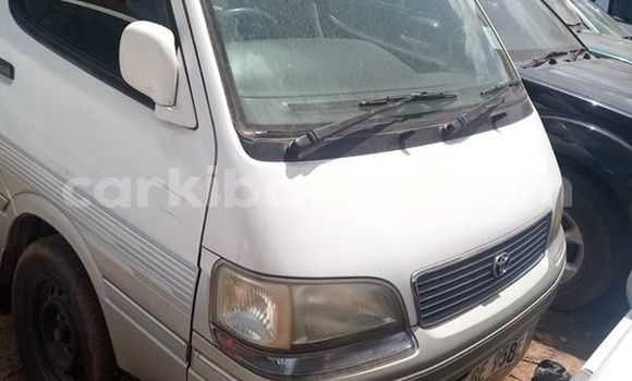 Gura Yakoze Toyota Super Custom White Imodoka i Kampala mu Uganda Gura Yakoze Toyota Super Custom White Imodoka i Kampala mu Uganda